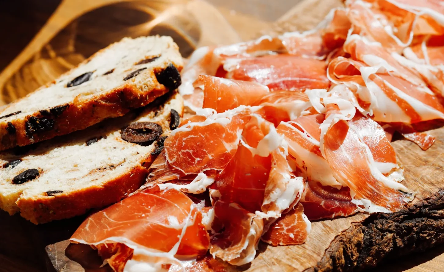 Jaune Et Blanc Bar A Huitre Marseille Tapas Silder Jaune Et Blanc